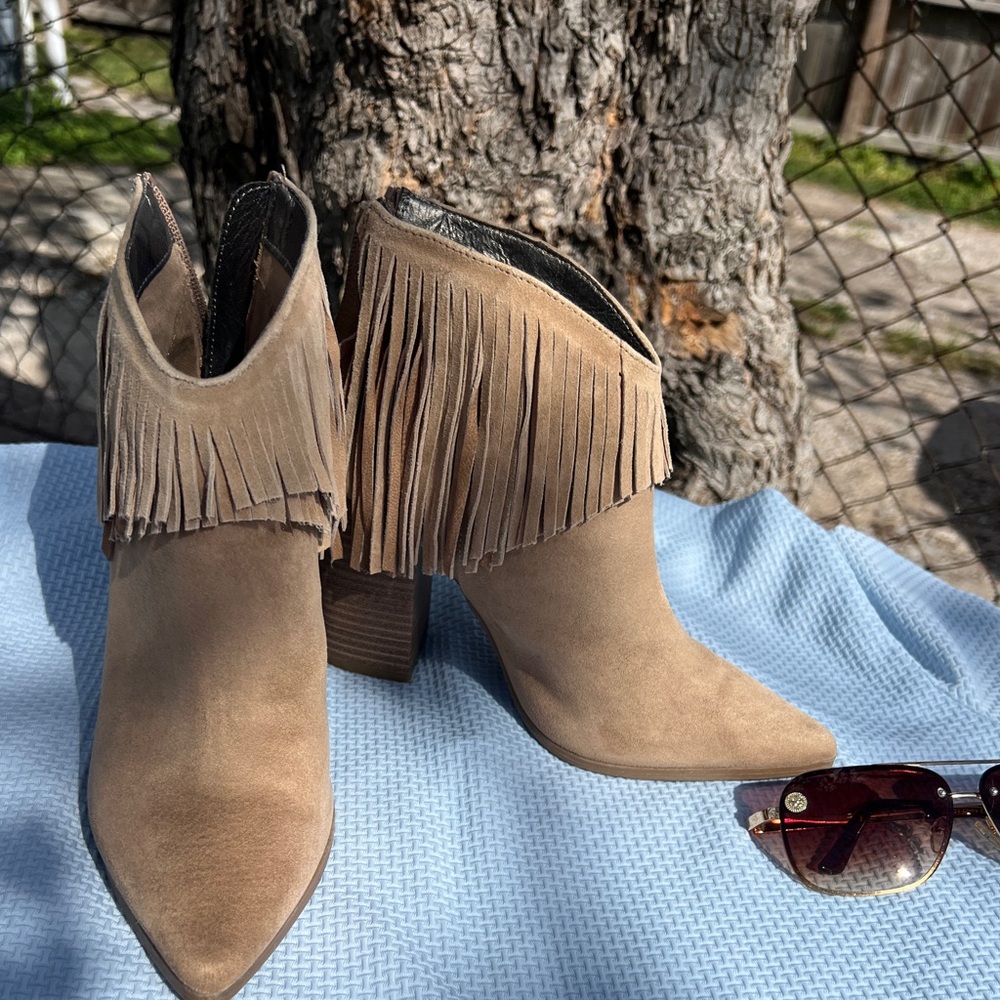 Reaction Kenneth Cole Taupe Fringe Suede Ankle Booties